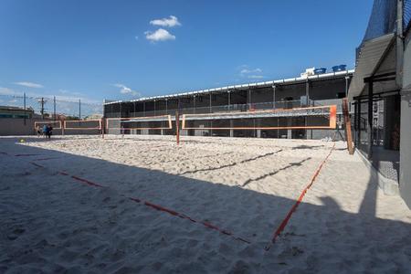 Entre prédios luxuosos, Beach Tennis com famosos é sucesso em São Paulo –  Vírgula