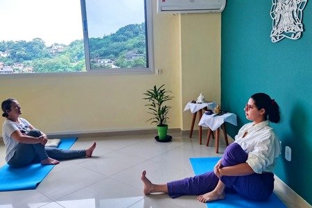 Praia em Niterói recebe aulão gratuito de yoga; confira