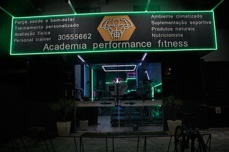Academia Performance Fitness